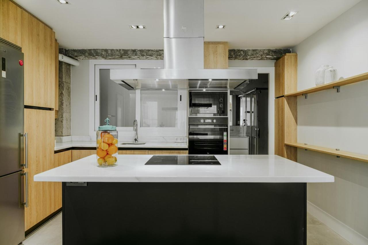 Six Apartments By Caleta Homes Малага Экстерьер фото