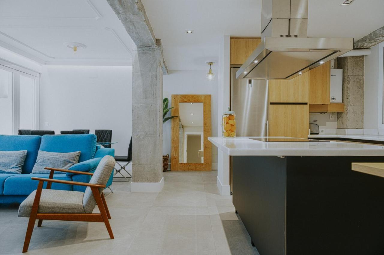 Six Apartments By Caleta Homes Малага Экстерьер фото