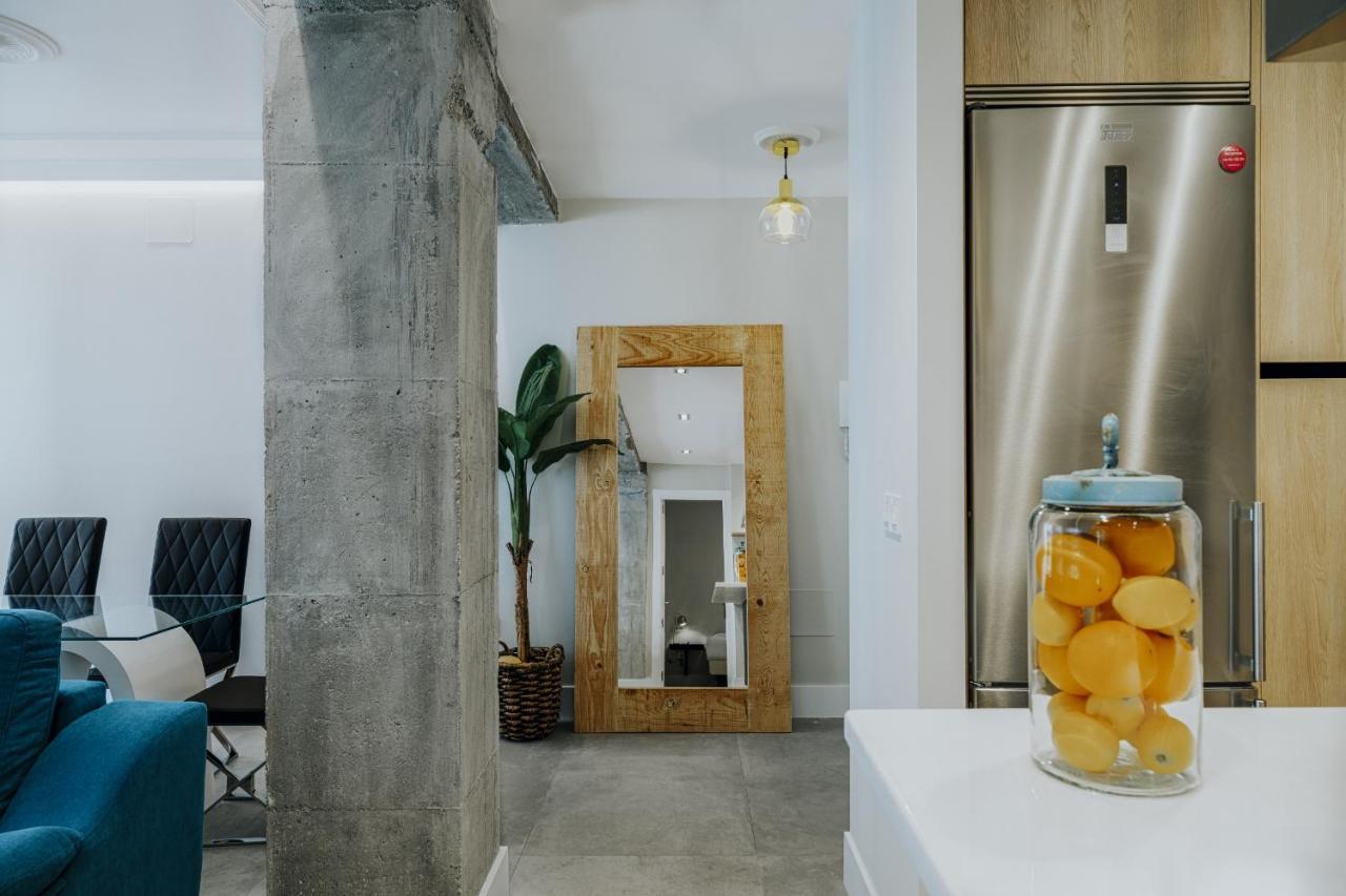 Six Apartments By Caleta Homes Малага Экстерьер фото