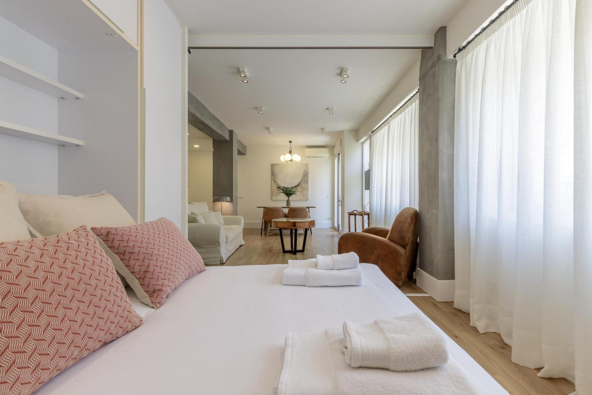 Six Apartments By Caleta Homes Малага Экстерьер фото