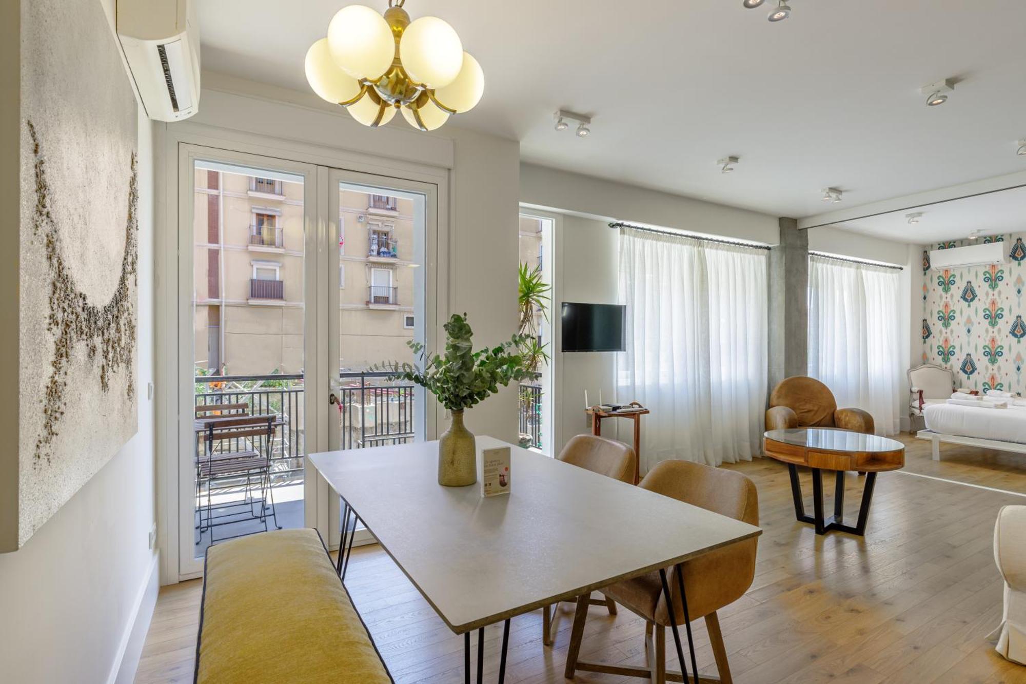 Six Apartments By Caleta Homes Малага Экстерьер фото