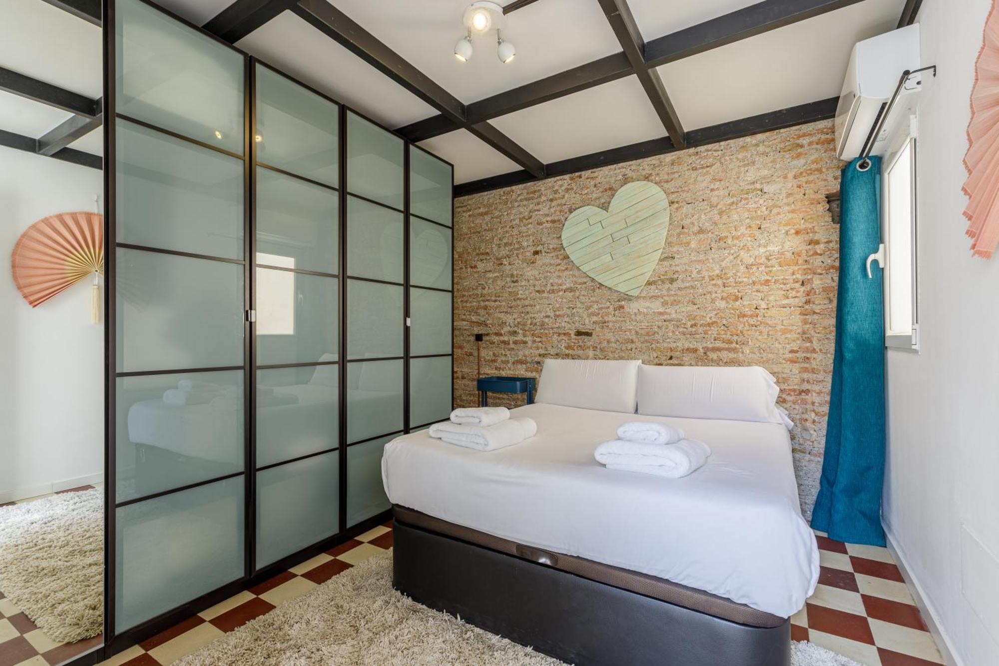 Six Apartments By Caleta Homes Малага Экстерьер фото
