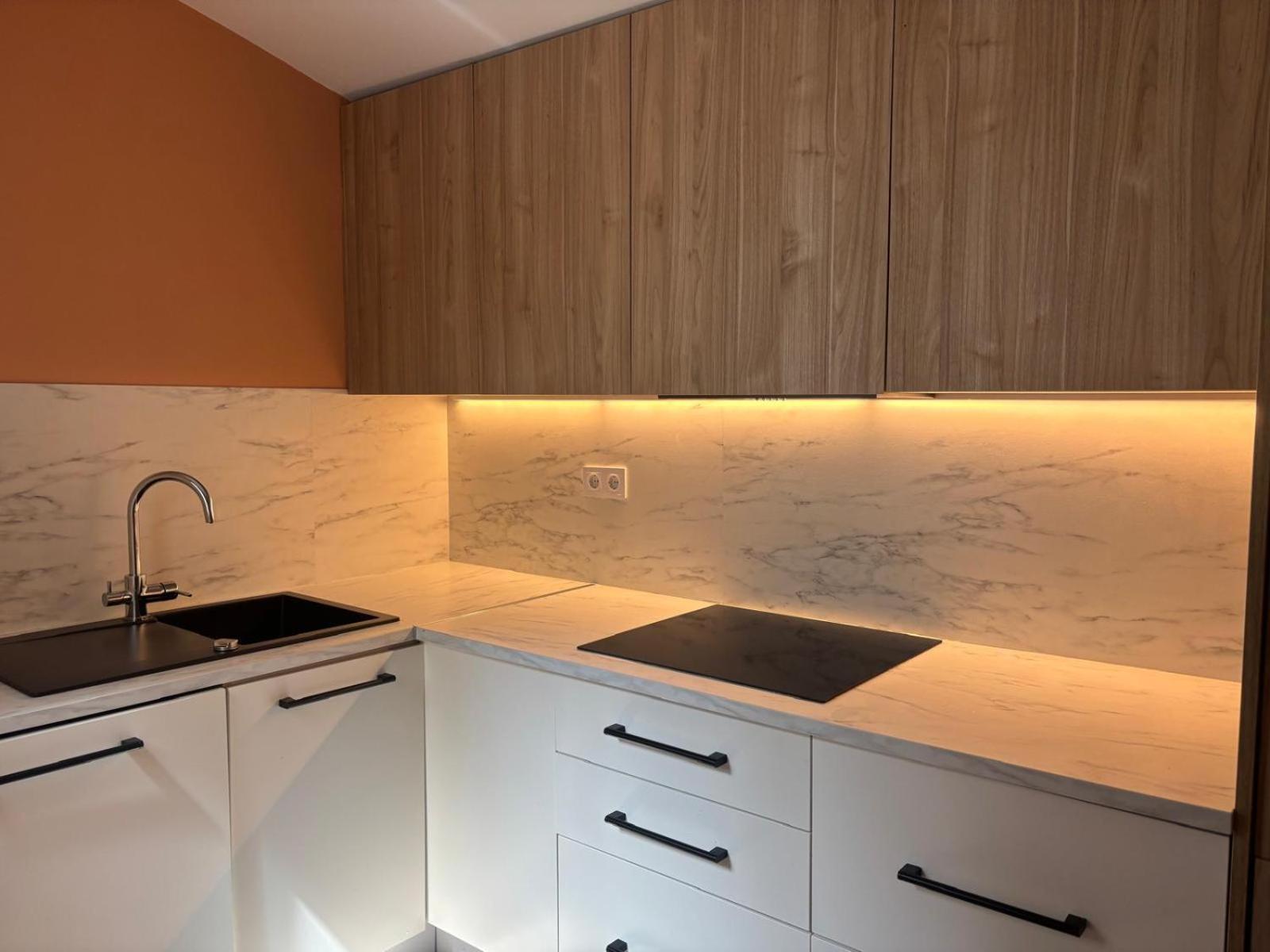 Six Apartments By Caleta Homes Малага Экстерьер фото
